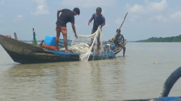 পটুয়াখালীর রাঙ্গাবালীতে জেলেদের কাছে ছয় লাখ টাকা চাঁদা দাবির অভিযোগ স্থানীয় বিএনপি নেতার বিরুদ্ধে