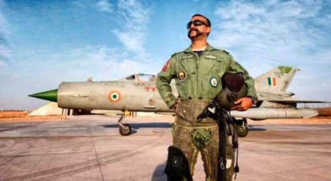 অভিনন্দন বর্তমান বাণিজ্যিক পাইলট হিসেবে নতুন ক্যারিয়ার শুরু করেছেন