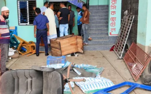 চুয়াডাঙ্গার দর্শনায় সিঅ্যান্ডএফ ব্যবসায়ীর কার্যালয়ে হামলা ও লুটপাটের অভিযোগে যুবদল ও ছাত্রদলের দুই নেতা গ্রেপ্তার