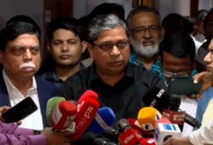 সচিবালয়ে ব্রিফিংয়ে স্থানীয় সরকার নির্বাচনে শিক্ষাগত যোগ্যতা নিয়ে বক্তব্য দিচ্ছেন স্থানীয় সরকার প্রতিমন্ত্রী মীর শাহে আলম।